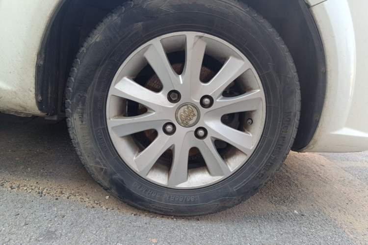 Used Buick Excelle 2013 1.5L Automatic Classic Model Right Front Wheel Hub