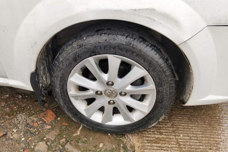 Used Buick Excelle 2013 1.5L Automatic Luxury Model Right Front Wheel Hub