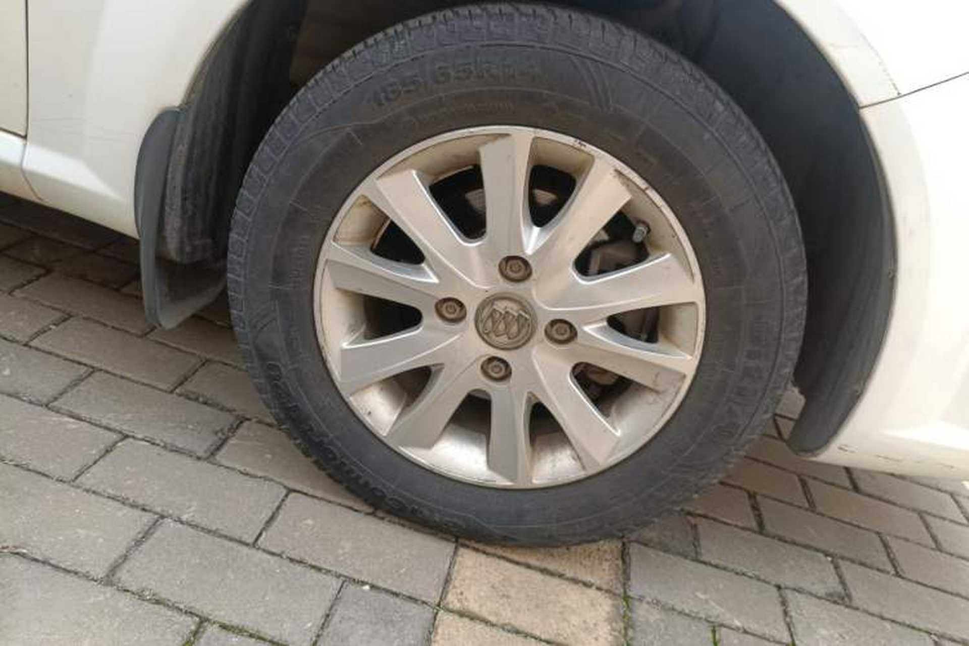 Used Buick Excelle 2013 1.5L Manual Classic Model Right Front Wheel Hub