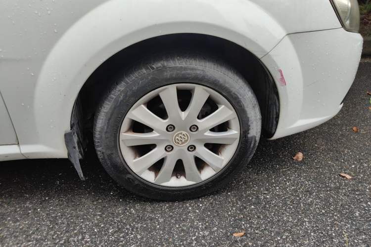 Used Buick Excelle 2013 1.5L Automatic Classic Model Right Front Wheel Hub