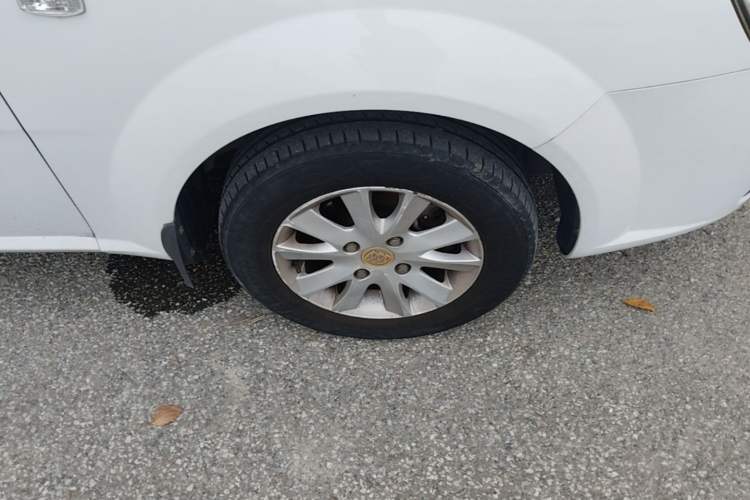 Used Buick Excelle 2013 1.5L Automatic Classic Model Right Front Wheel Hub