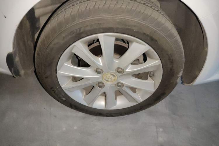 Used Buick Excelle 2013 1.5L Automatic Classic Model Right Front Wheel Hub