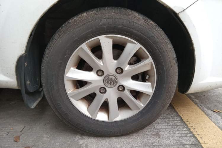 Used Buick Excelle 2013 1.5L Automatic Classic Model Right Front Wheel Hub