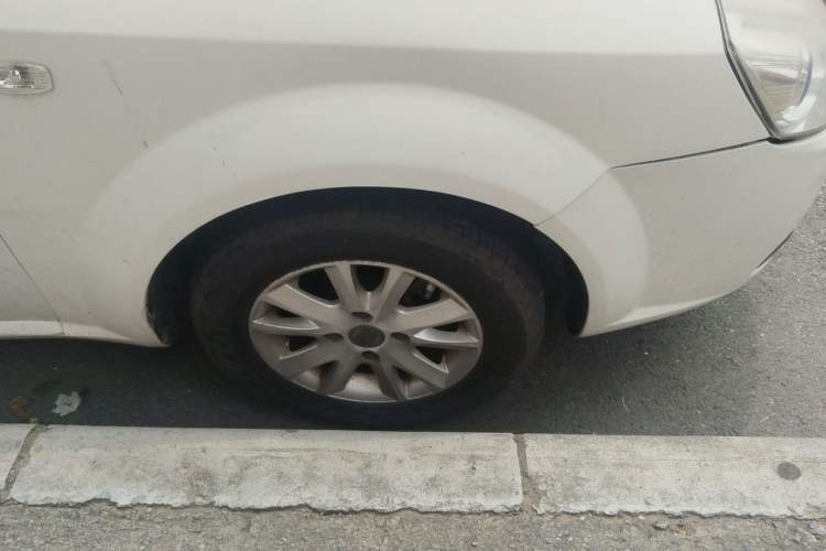 Used Buick Excelle 2013 1.5L Automatic Classic Model Right Front Wheel Hub