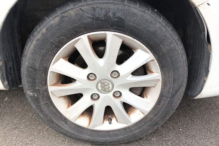 Used Buick Excelle 2013 1.5L Automatic Classic Model Right Front Wheel Hub