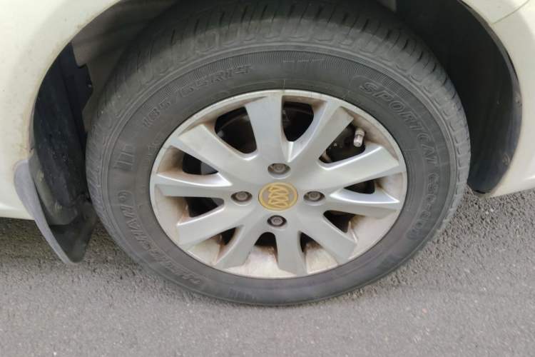 Used Buick Excelle 2013 1.5L Automatic Classic Model Right Front Wheel Hub