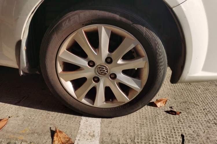 Used Buick Excelle 2013 1.5L Automatic Luxury Model Right Front Wheel Hub