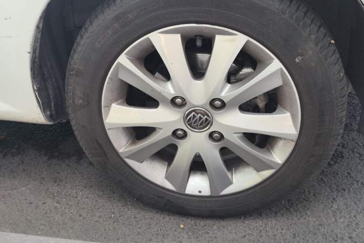 Used Buick Excelle 2013 1.5L Manual Luxury Model Right Front Wheel Hub