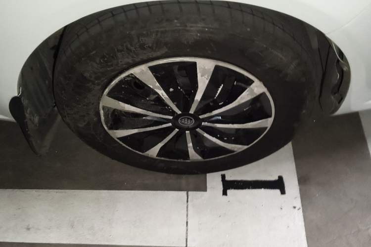 Used Buick Excelle 2013 1.5L Automatic Classic Model Right Front Wheel Hub