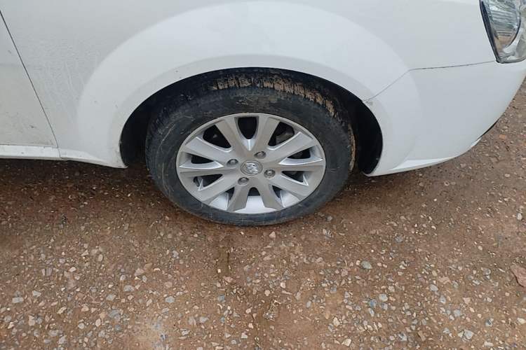 Used Buick Excelle 2013 1.5L Manual Luxury Model Right Front Wheel Hub