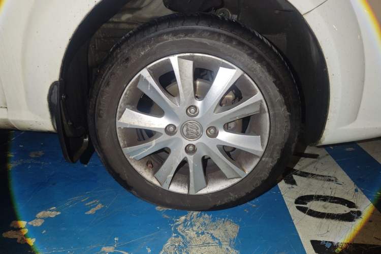 Used Buick Excelle 2013 1.5L Manual Luxury Model Right Front Wheel Hub