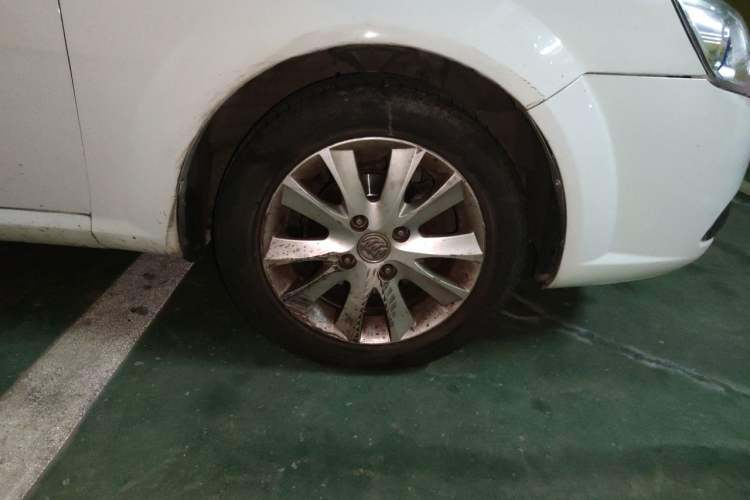 Used Buick Excelle 2013 1.5L Automatic Luxury Model Right Front Wheel Hub