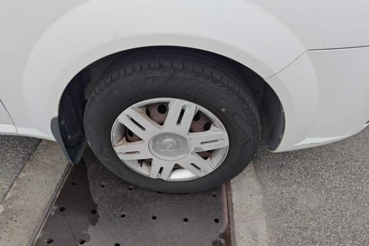 Used Buick Excelle 2013 1.5L Automatic Classic Model Right Front Wheel Hub