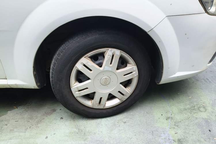 Used Buick Excelle 2013 1.5L Automatic Classic Model Right Front Wheel Hub