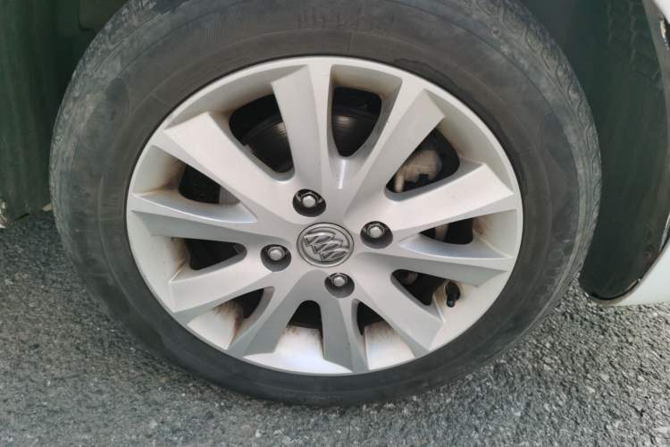 Used Buick Excelle 2013 1.5L Automatic Luxury Model Right Front Wheel Hub