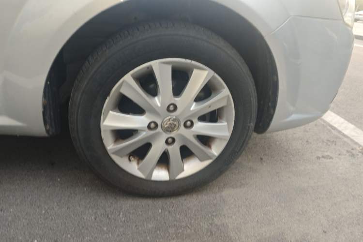 Used Buick Excelle 2013 1.5L Automatic Luxury Model Right Front Wheel Hub