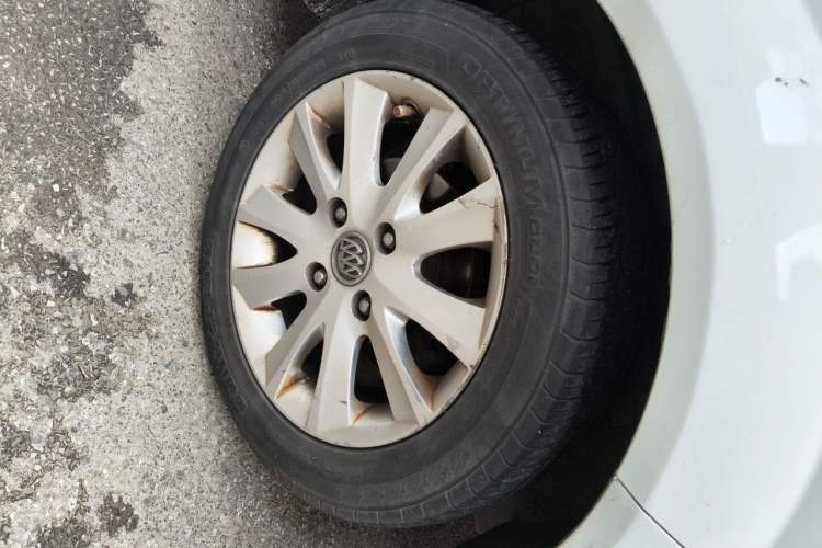 Used Buick Excelle 2013 1.5L Automatic Luxury Model Right Front Wheel Hub