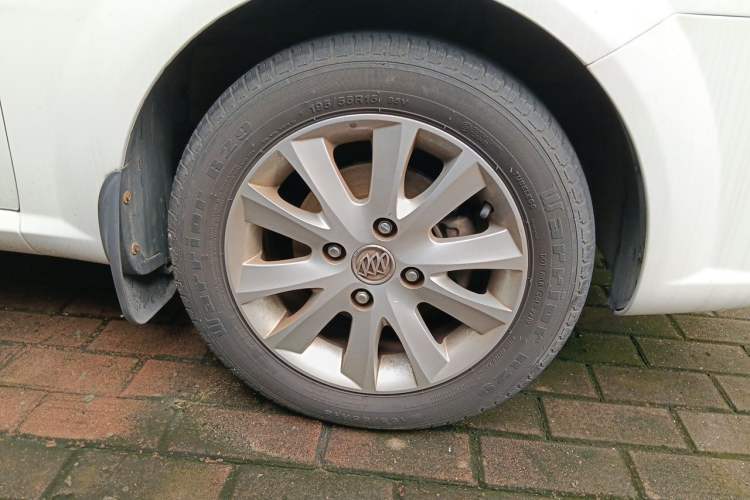 Used Buick Excelle 2013 1.5L Automatic Luxury Model Right Front Wheel Hub