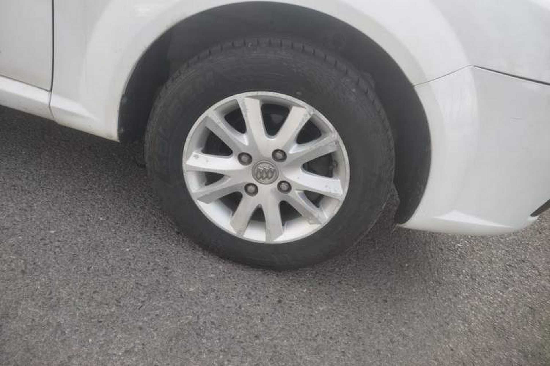 Used Buick Excelle 2013 1.5L Automatic Classic Model Right Front Wheel Hub