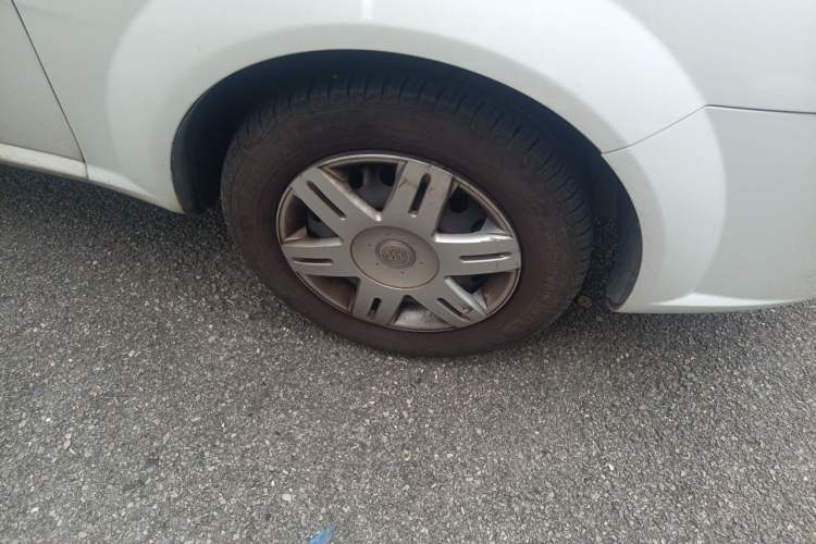 Used Buick Excelle 2013 1.5L Automatic Classic Model Right Front Wheel Hub