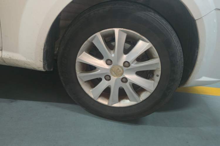 Used Buick Excelle 2013 1.5L Automatic Classic Model Right Front Wheel Hub