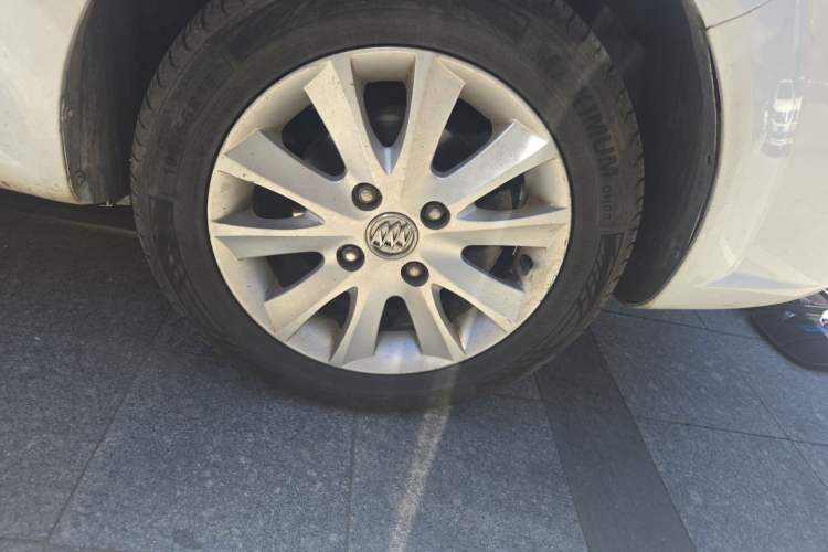Used Buick Excelle 2013 1.5L Manual Luxury Model Right Front Wheel Hub