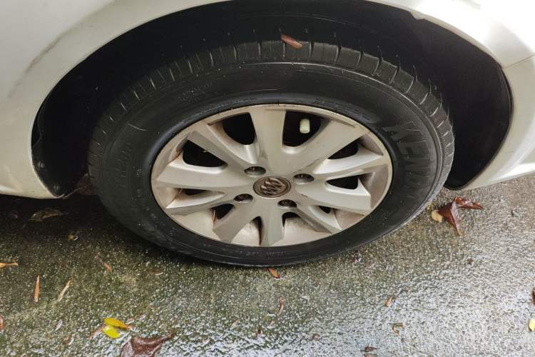 Used Buick Excelle 2013 1.5L Automatic Classic Model Right Front Wheel Hub