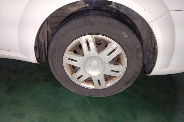 Used Buick Excelle 2013 1.5L Automatic Classic Model Right Front Wheel Hub
