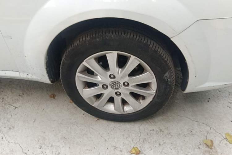 Used Buick Excelle 2013 1.5L Automatic Luxury Model Right Front Wheel Hub