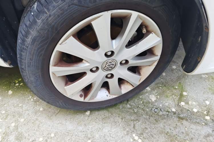 Used Buick Excelle 2013 1.5L Automatic Luxury Model Right Front Wheel Hub
