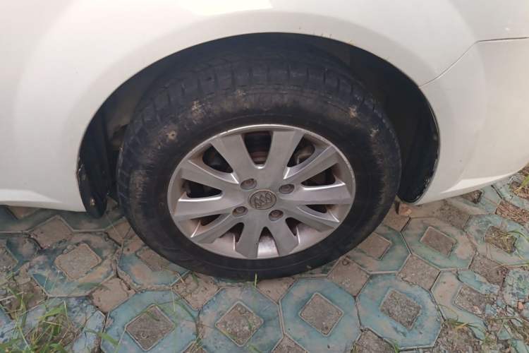 Used Buick Excelle 2013 1.5L Automatic Classic Model Right Front Wheel Hub