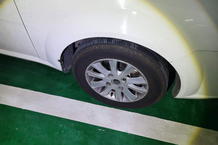 Used Buick Excelle 2013 1.5L Automatic Classic Model Right Front Wheel Hub