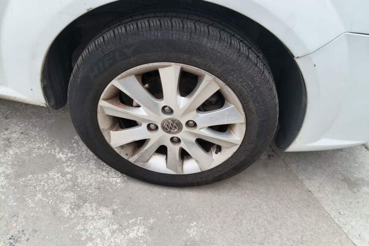 Used Buick Excelle 2013 1.5L Automatic Luxury Model Right Front Wheel Hub