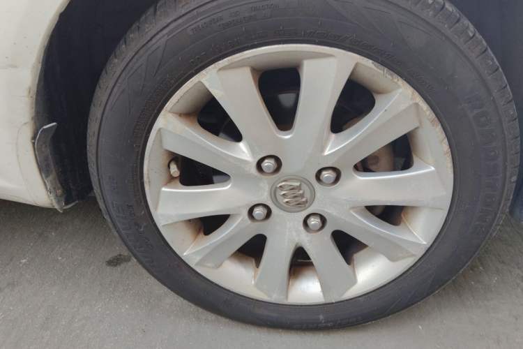 Used Buick Excelle 2013 1.5L Automatic Classic Model Right Front Wheel Hub