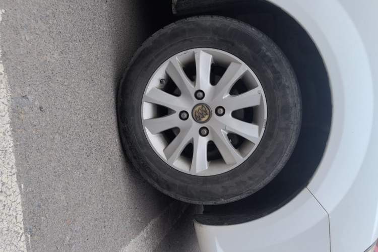 Used Buick Excelle 2013 1.5L Automatic Classic Model Right Front Wheel Hub