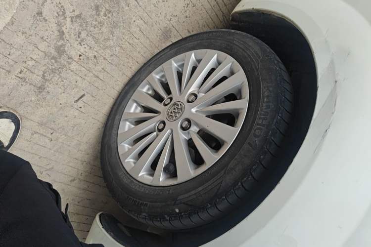 Used Buick Excelle 2013 1.5L Automatic Classic Model Right Front Wheel Hub