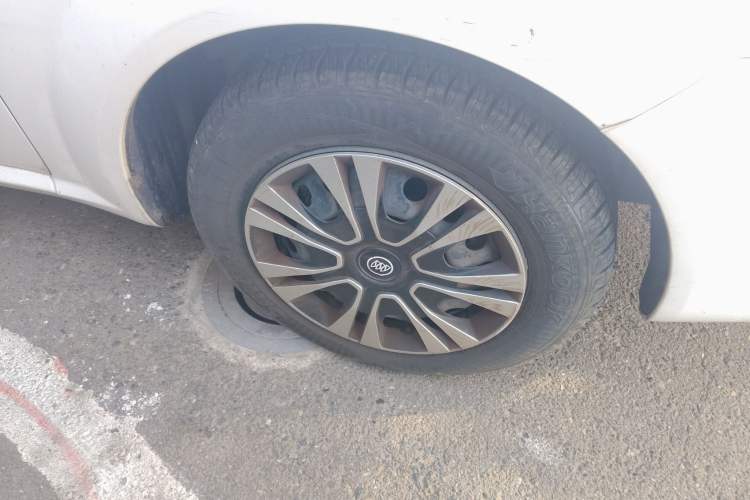 Used Buick Excelle 2013 1.5L Automatic Classic Model Right Front Wheel Hub