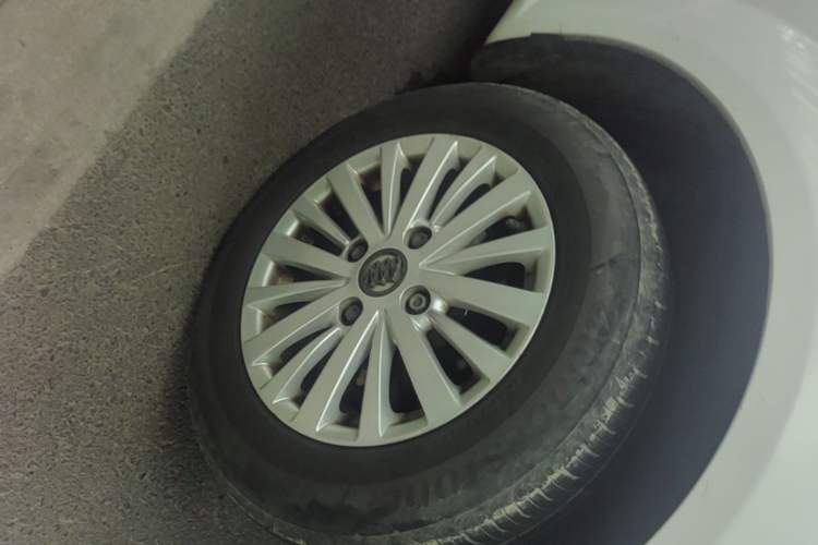 Used Buick Excelle 2013 1.5L Manual Classic Model Right Front Wheel Hub