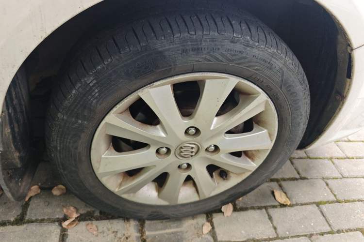 Used Buick Excelle 2013 1.5L Manual Luxury Model Right Front Wheel Hub