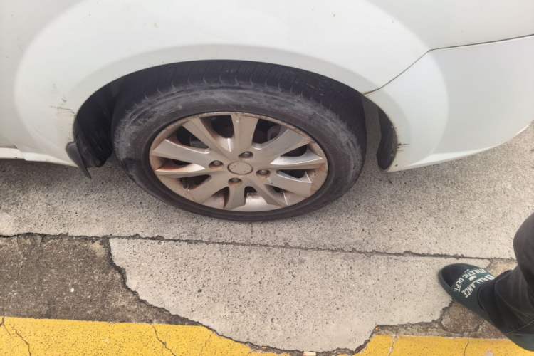 Used Buick Excelle 2013 1.5L Automatic Classic Model Right Front Wheel Hub
