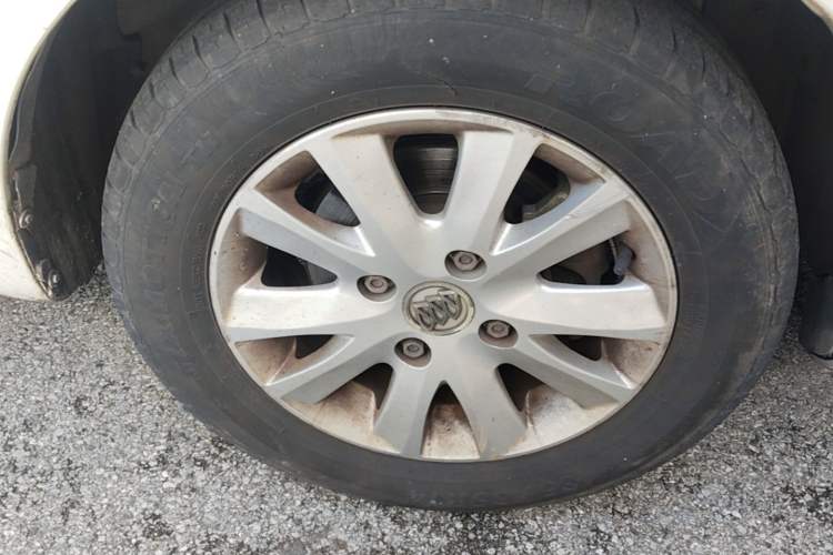 Used Buick Excelle 2013 1.5L Automatic Classic Model Right Front Wheel Hub