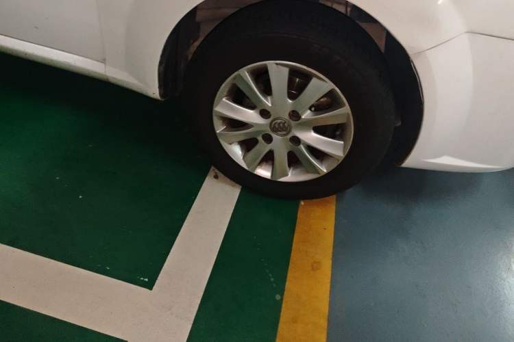 Used Buick Excelle 2013 1.5L Automatic Classic Model Right Front Wheel Hub