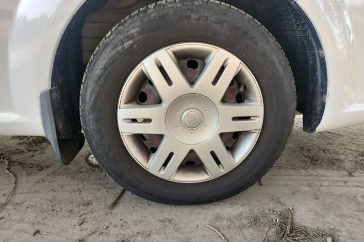 Used Buick Excelle 2013 1.5L Automatic Classic Model Right Front Wheel Hub