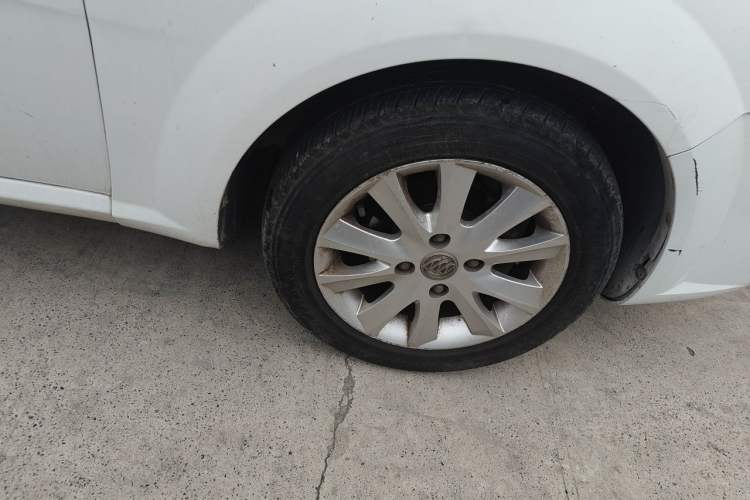Used Buick Excelle 2013 1.5L Automatic Luxury Model Right Front Wheel Hub
