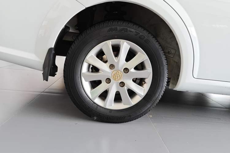 Used Buick Excelle 2013 1.5L Automatic Classic Model Right Rear Wheel Hub