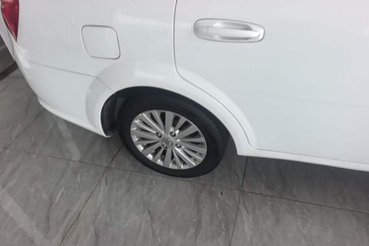 Used Buick Excelle 2013 1.5L Manual Luxury Model Right Rear Wheel Hub