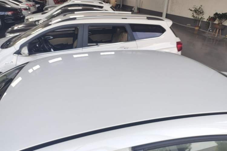 Used Buick Excelle 2013 1.5L Automatic Classic Model Roof