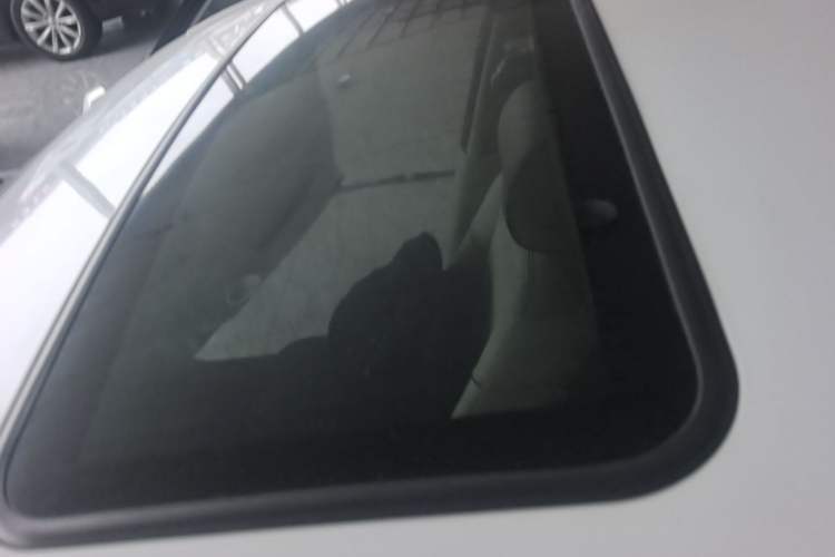 Used Buick Excelle 2013 1.5L Manual Luxury Model Roof