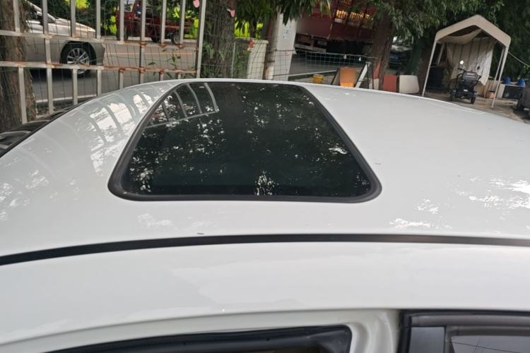 Used Buick Excelle 2013 1.5L Automatic Luxury Model Roof