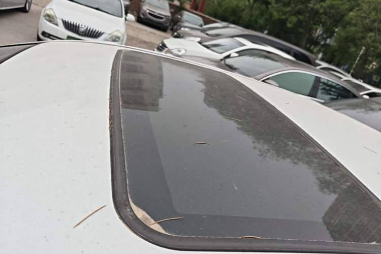 Used Buick Excelle 2013 1.5L Automatic Luxury Model Roof